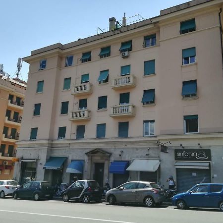 Accanto Al Gaslini Hotel Genoa Exterior photo